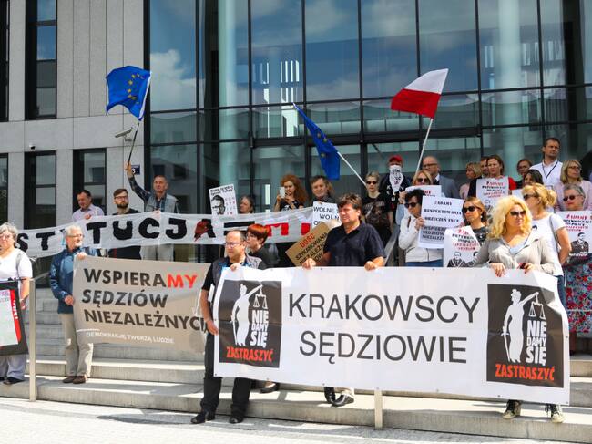 Jueces, fiscales y abogados apoyan la independencia judicial en Cracovia
