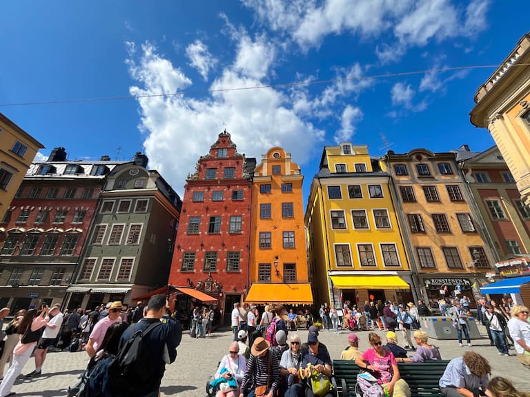 Sin humo ni colillas: así es el innovador modelo sueco que ha logrado bajar la incidencia del cáncer en 41%