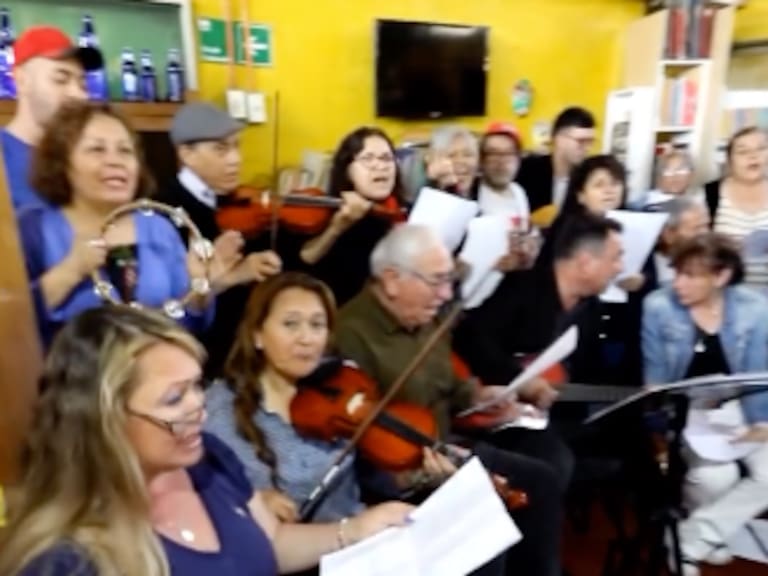 ¡31 Minutos en todos lados! Orquesta del Adulto Mayor de La Granja sacó aplausos con versión de “Mi muñeca me habló”