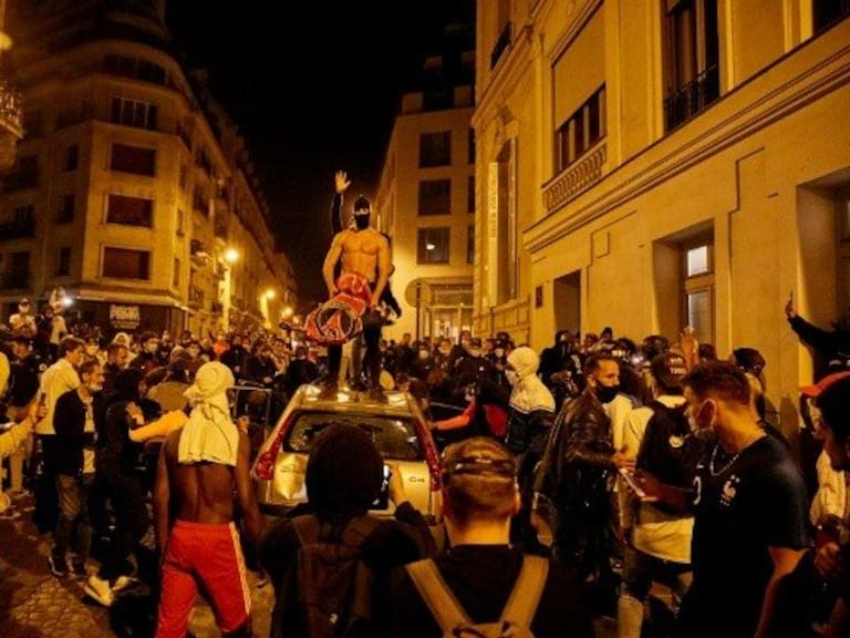 «Hinchas» del PSG protagonizaron disturbios en las calles de París, luego de perder la final de la Champions League 