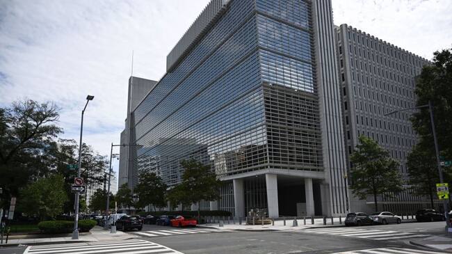 The street corner next to the World Bank headquarters is totally deserted at lunchtime in Washington, DC on October 1, 2020. - Behind the giant bay windows of the World Bank, security guards remain at their posts, but idle. Outside, the sidewalks of Washington, DC are largely empty.The bank is open, ready to host but its twice annual meetings with international financial institutions. But the meetings are all virtual these days.Next door, at the HQ2 building of the International Monetary Fund (IMF) a sign says "temporarily closed." It has been hanging there for six months. (Photo by Eric BARADAT / AFP) (Photo by ERIC BARADAT/AFP via Getty Images)