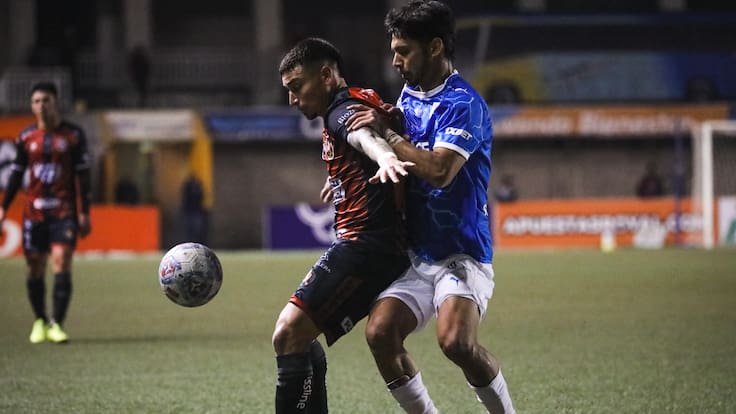 Con respetuoso homenaje a exdirigente de la U y Zampedri saliendo en ambulancia: el lado B del triunfo de la UC ante Limache