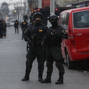 Allanamiento en Santiago: PDI encuentra acopio de armas de fuego al interior de un edificio