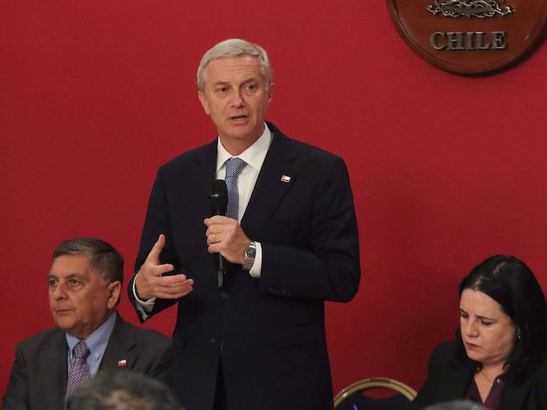 Presidente Kast se reúne con alcaldes en La Moneda