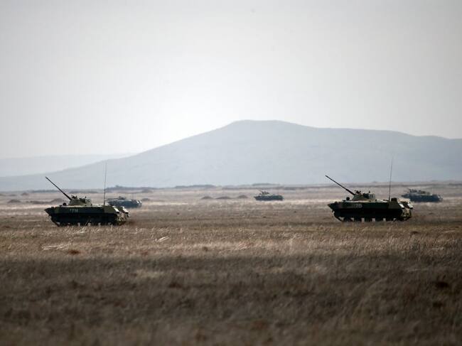 Tanques rusos realizan ejercicios militares en la zona de Crimea