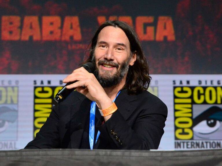 Keanu Reeves - director - BRZRKR - comic - película