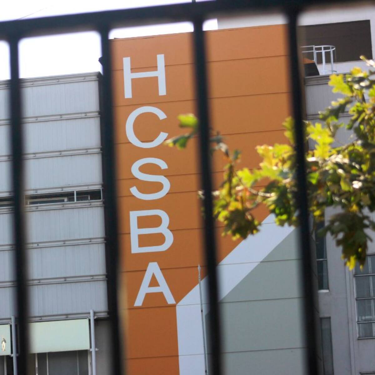Autoridades abordan crisis sanitaria en Hospital San Borja: “Hoy día está operando normalmente”