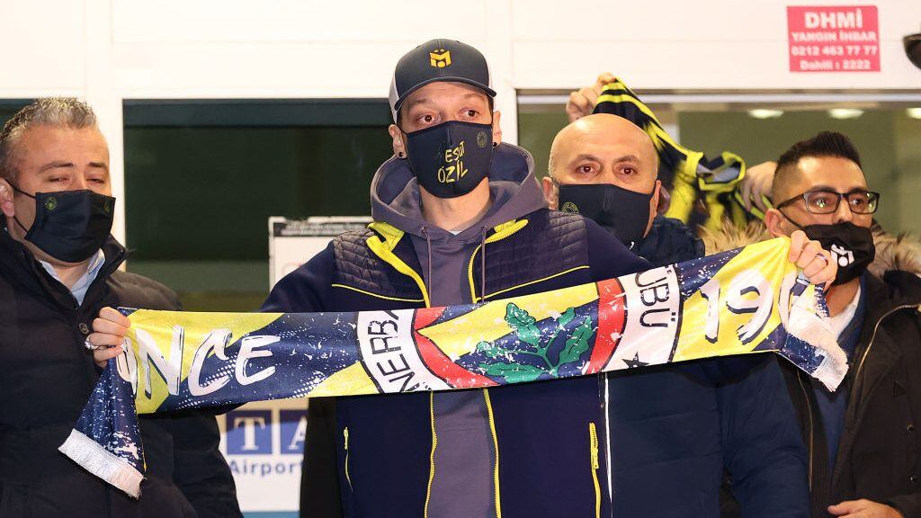 ISTANBUL, TURKEY - JANUARY 18: Footballer Mesut Ozil, a German national of Turkish descent, arrives in Istanbul from London with his family to continue the transfer processes with Turkish football club Fenerbahce, in Istanbul, Turkey on January 18, 2021. (Photo by Isa Terli/Anadolu Agency via Getty Images)