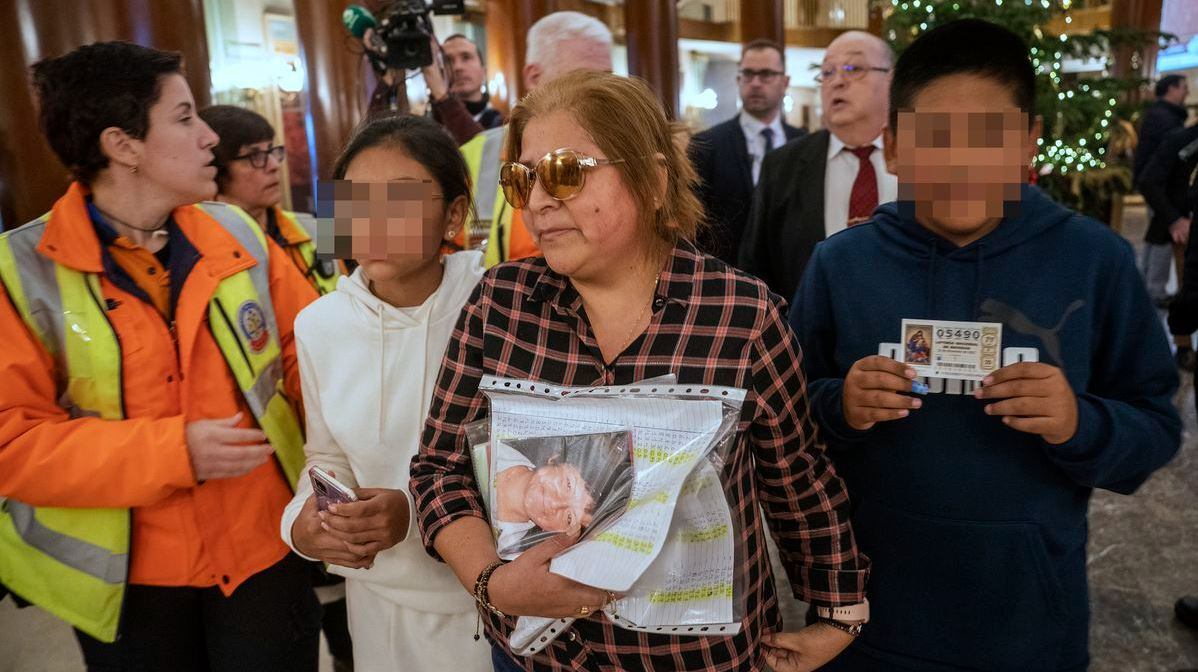 Perla, una de las ganadoras de «El Gordo» de la Lotería de Navidad 2022. Foto: Andrea Comas, El País