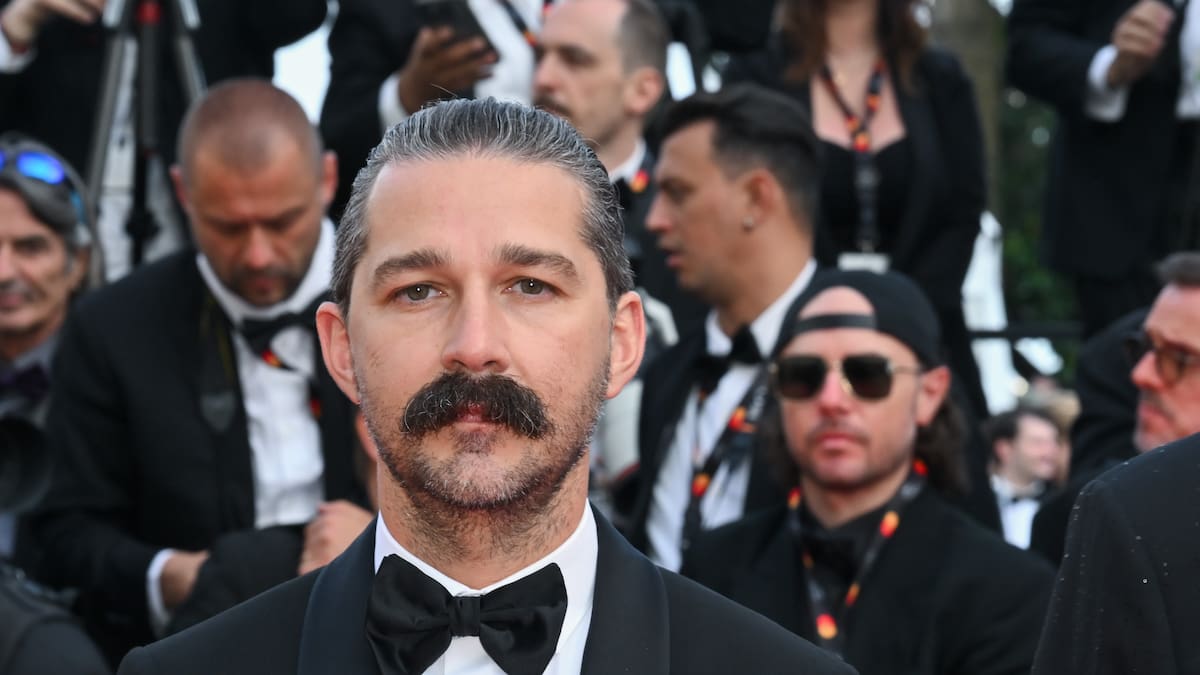 Tras ser detenido: Shia LaBeouf afirma que su agresividad es por su “complejo de hombre pequeño” y su “temor” a los homosexuales