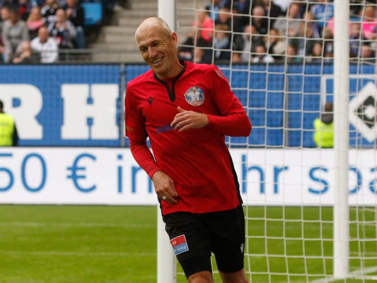 Deportes con historia: Arjen Robben y la posibilidad de volver al fútbol