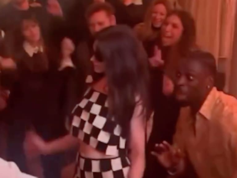 ¡Volvió a sacar los prohibidos! Anne Hathaway sorprendió bailando en Milán