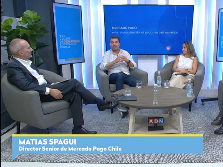 Pago con celular y desaparición de los billetes pronosticaron en foro de digitalización