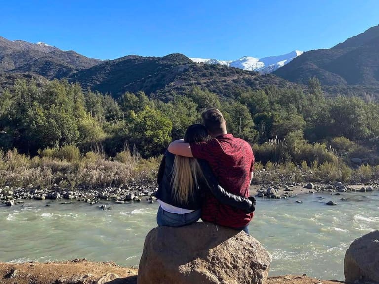 Reportan supuesto quiebre de conocida pareja de la farándula chilena tras 8 años de relación: “¡Se acabó!”