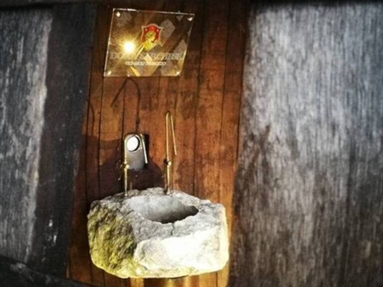 Instalan en Italia bebedero público que dispensa vino en vez de agua