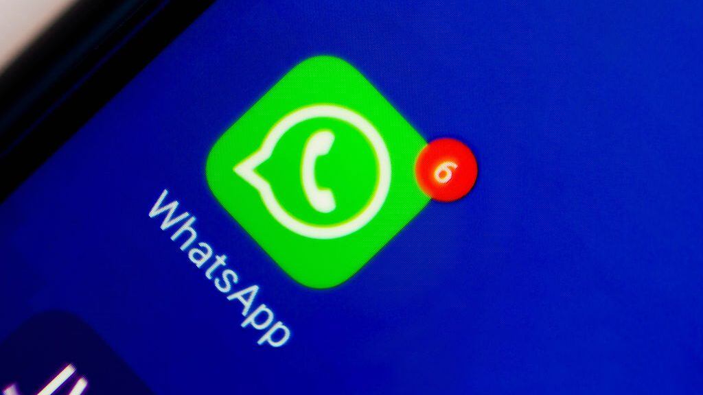 BRAZIL - 2020/08/28: In this photo illustration an icon of WhatsApp app displayed on a smartphone. (Photo Illustration by Rafael Henrique/SOPA Images/LightRocket via Getty Images)