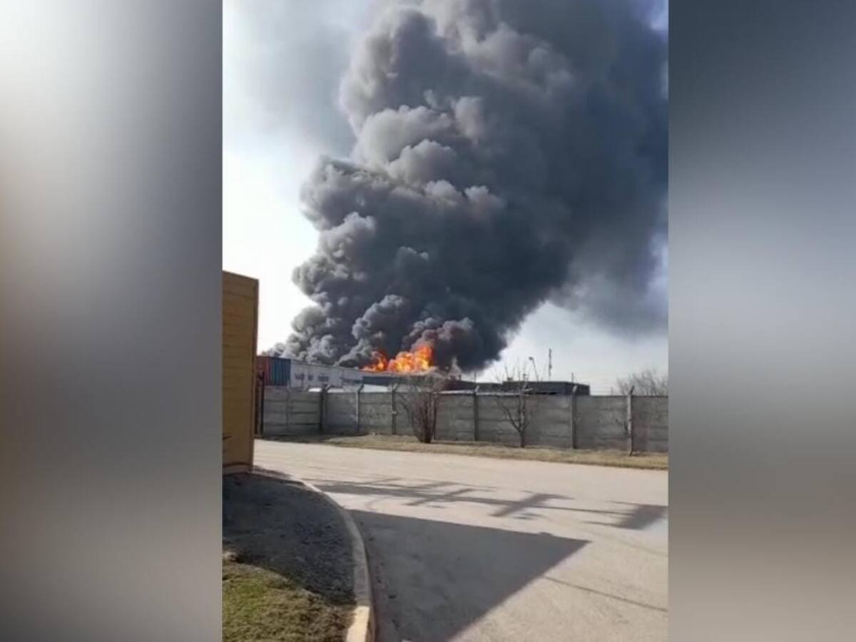 Registran incendio de gran magnitud en Lampa: Se trataría de unas bodegas