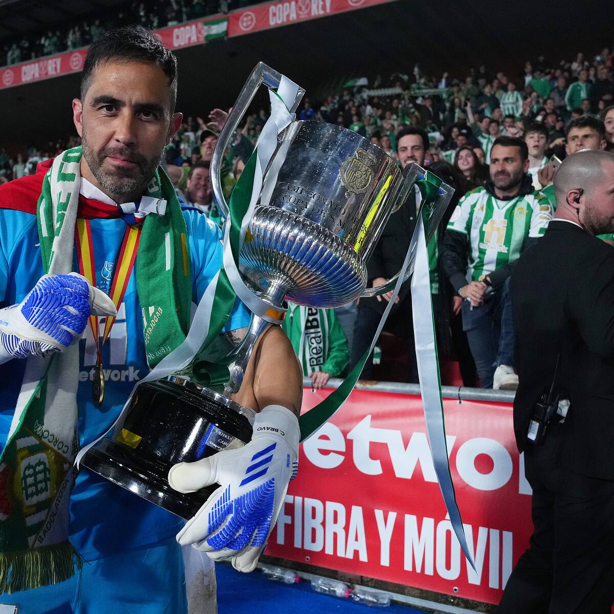“Un placer...”: el mensaje del Real Betis para Claudio Bravo por su retiro del fútbol profesional