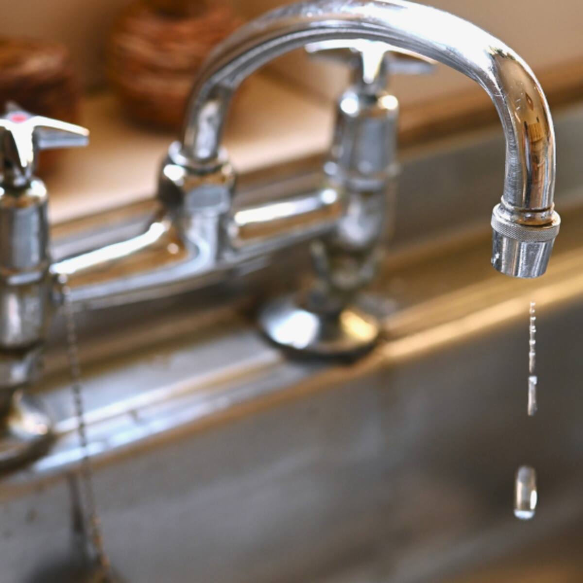 Por hasta 15 horas: Aguas Andinas anuncia cortes de agua en Santiago este jueves 30 de abril en 5 comunas