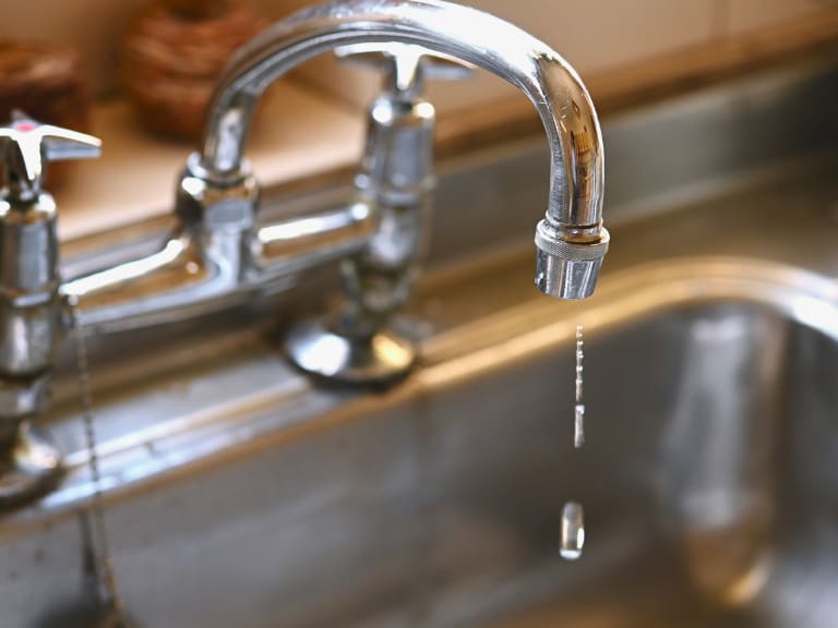 Por hasta 15 horas: Aguas Andinas anuncia cortes de agua en Santiago este jueves 30 de abril en 5 comunas