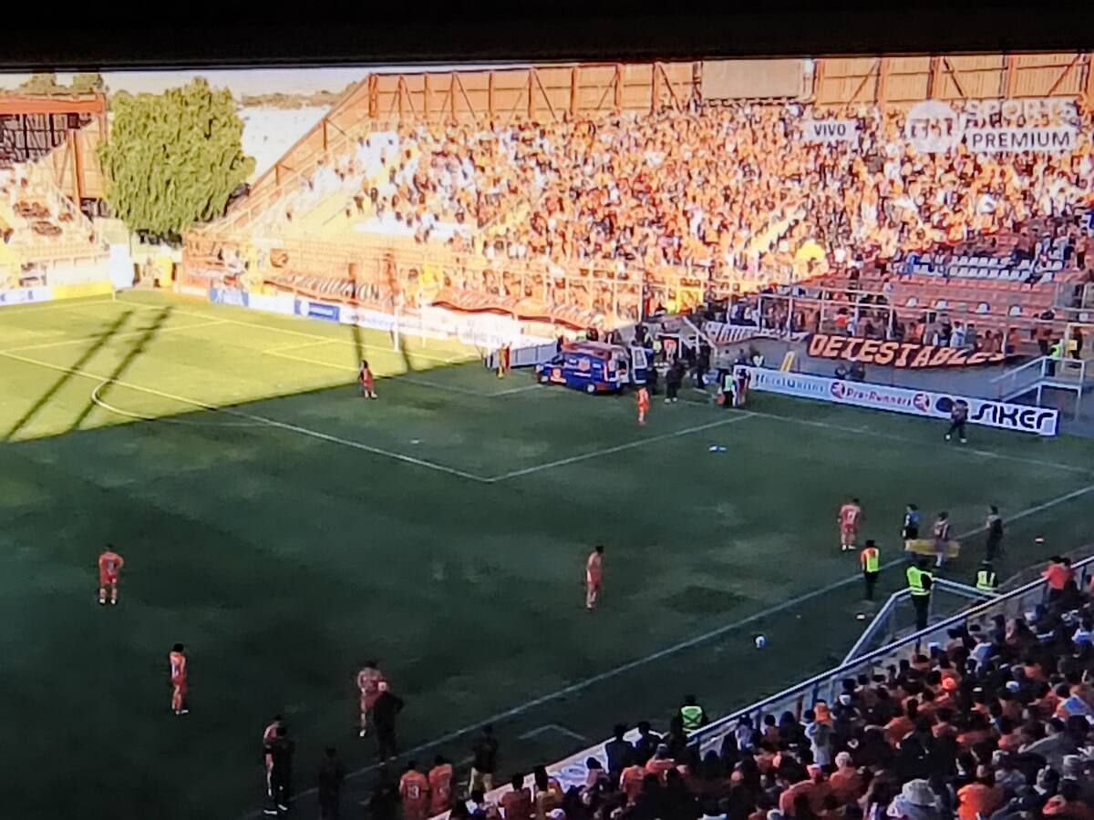 Caída de hincha desde la tribuna ensombrece goleada que deja a Cobreloa como líder de la Primera B