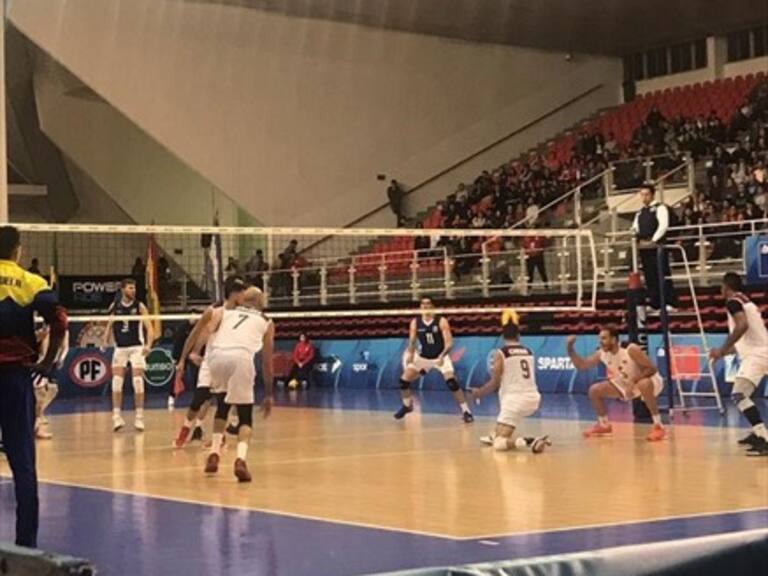 Chile cayó ante Venezuela en Sudamericano de voleibol, pero logró clasificar al preolímpico