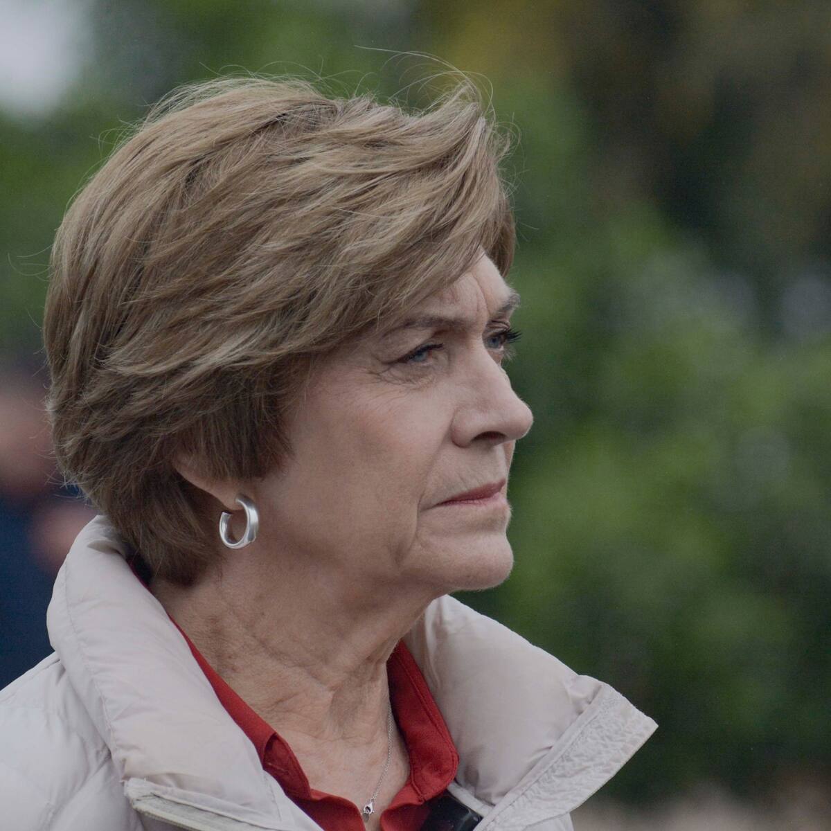 Evelyn Matthei entra en polémica por BTS con duro emplazamiento al Gobierno: “Se requiere total...”