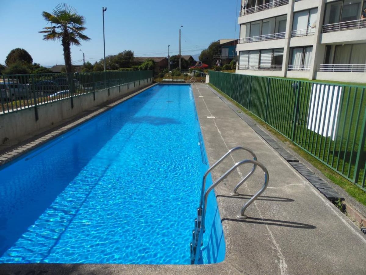 Temporada de calor: Minvu detalla el reglamento y uso adecuado de las piscinas en condominios