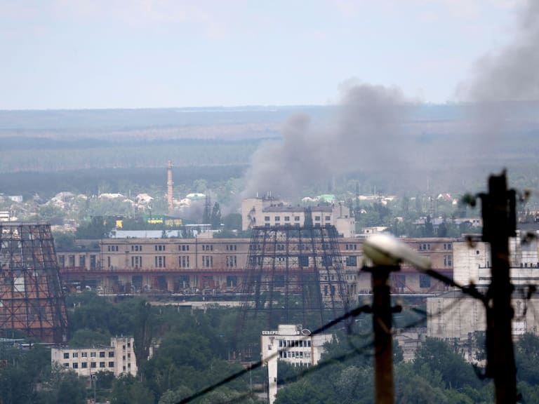 Rusia mantiene los bombardeos sobre Severodonetsk en Ucrania