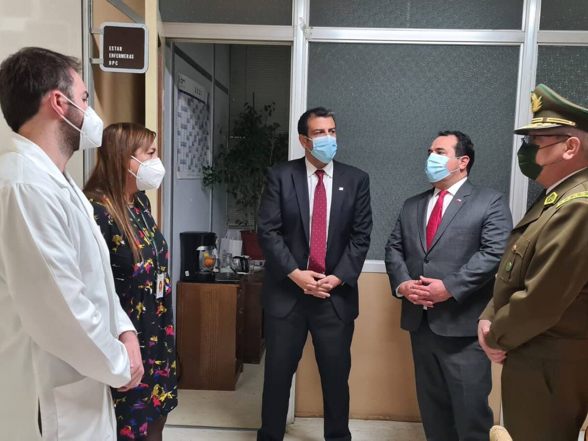 Ministro Delgado y general Yáñez visitaron a carabinero baleado que fue diagnosticado con paraplejía