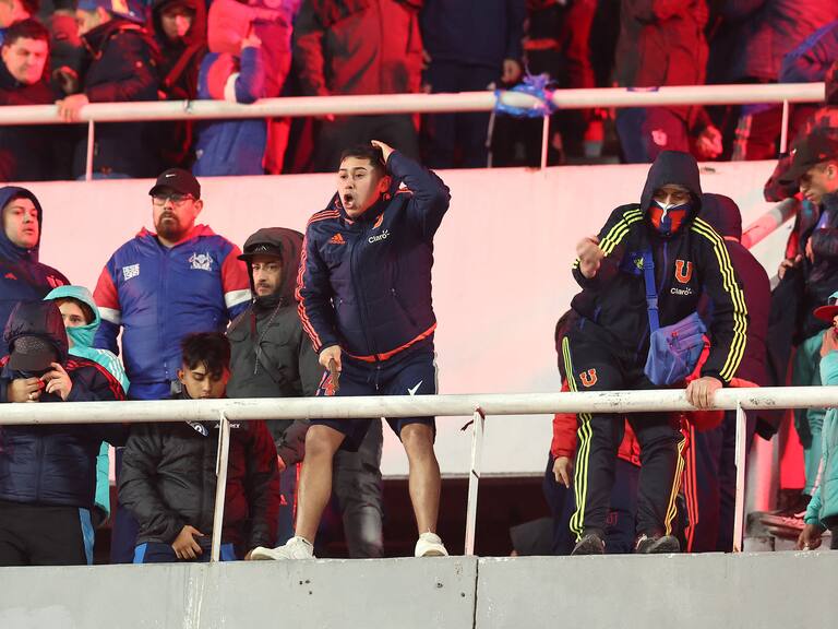 “¿Dónde está la policía?“: hinchas de Independiente fustigan a fanáticos de la U por incidentes en Avellaneda