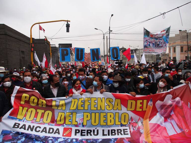 Seguidores de Pedro Castillo marchan en su apoyo en Lima