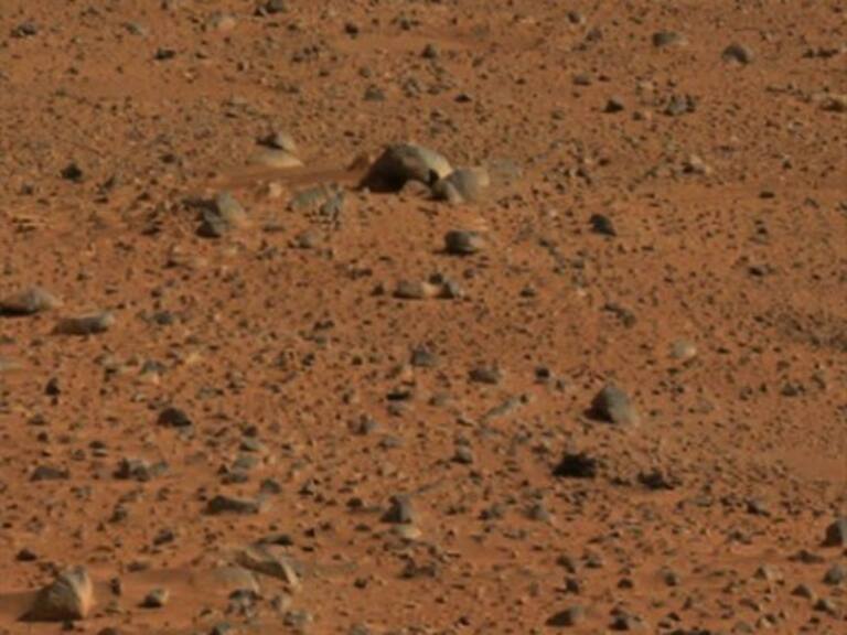 Descubren agua líquida bajo el hielo del polo sur en Marte