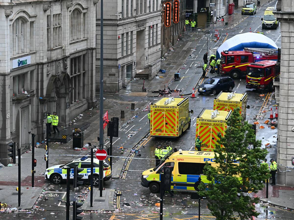 Atropello masivo ensombrece celebración del título del Liverpool: una persona fue detenida
