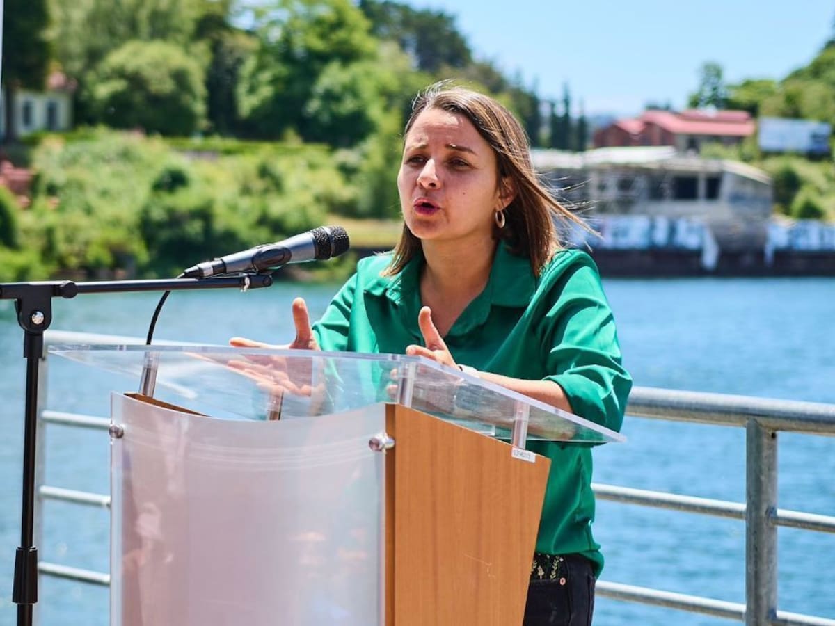 Alcaldesa de Valdivia tras discusión con ministro Poduje: “No es que elijamos ser una ciudad humedal, lo somos”