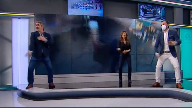 Conductores de Mega bailan "El baile de la reineta"