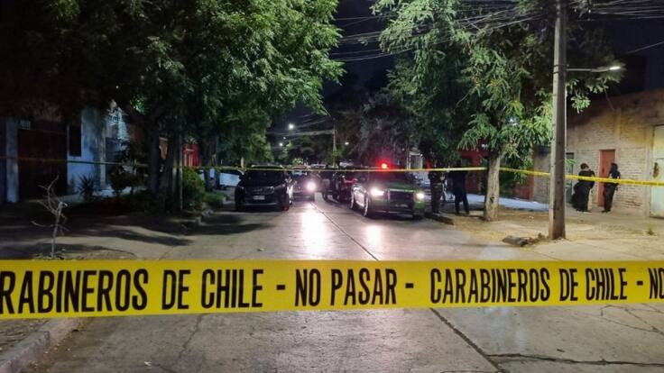 Adolescente muere tras chocar y volcar en auto robado en Peñalolén: otro menor resultó con lesiones graves