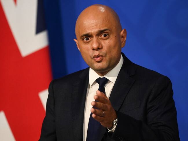 El ministro de salud británico Sajid Javid ante los medios
