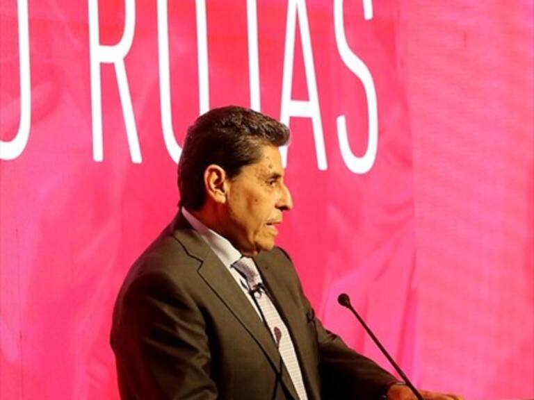 Exministro Rojas presentó su libro sin la presencia de autoridades de Gobierno