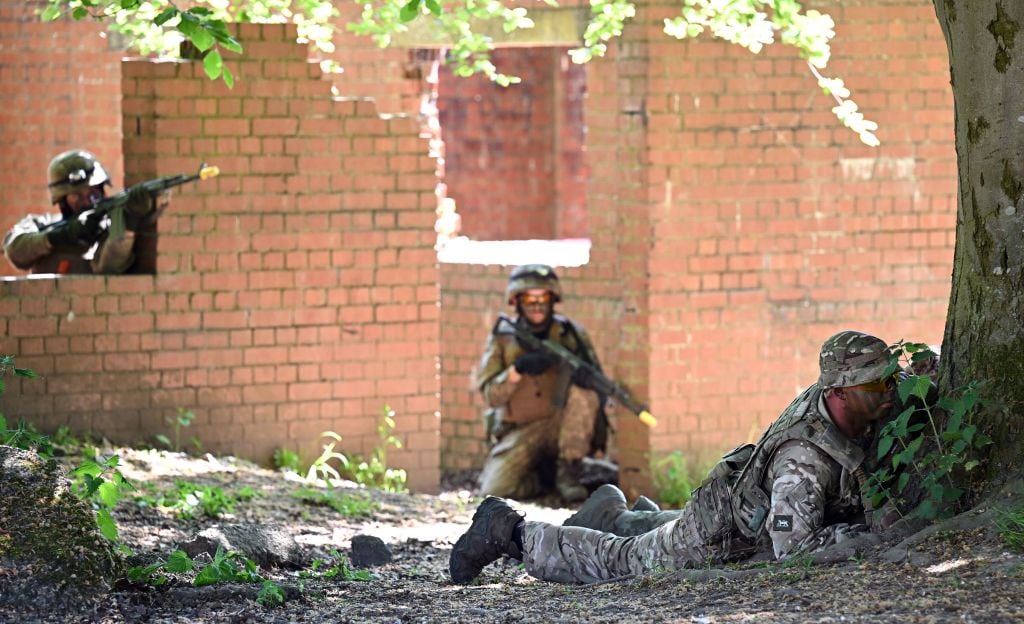 Los soldados de Ucrania entrenan con militares del Reino Unido para la guerra