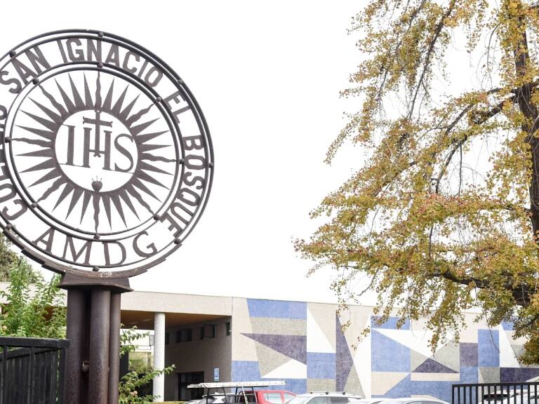 Tras crisis por denuncias de abuso de alumnas: colegio San Ignacio de El Bosque remueve a directora