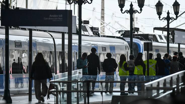 Hombre muere atropellado por tren Alameda-Nos: habría cruzado por la vía en la estación Pedro Aguirre Cerda