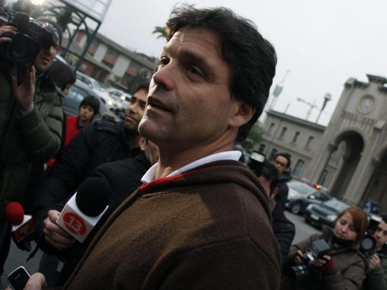 28 de Junio de 2011En la capilla Santa Gemita de Ñuñoa , se realizo una misa para velar a la pequeña Rafaela, hija de Marisela Santibañez, quien falleció en el hospital San Juan de Dios producto de una septicemia provocada por una grave leucemia. Hasta la iglesia llegaron distintos personajes de la television y espectaculo para acompañar a la madre, en la imagen Marcelo Zunino.
FOTO:SEBASTIAN RODRIGUEZ/AGENCIAUNO