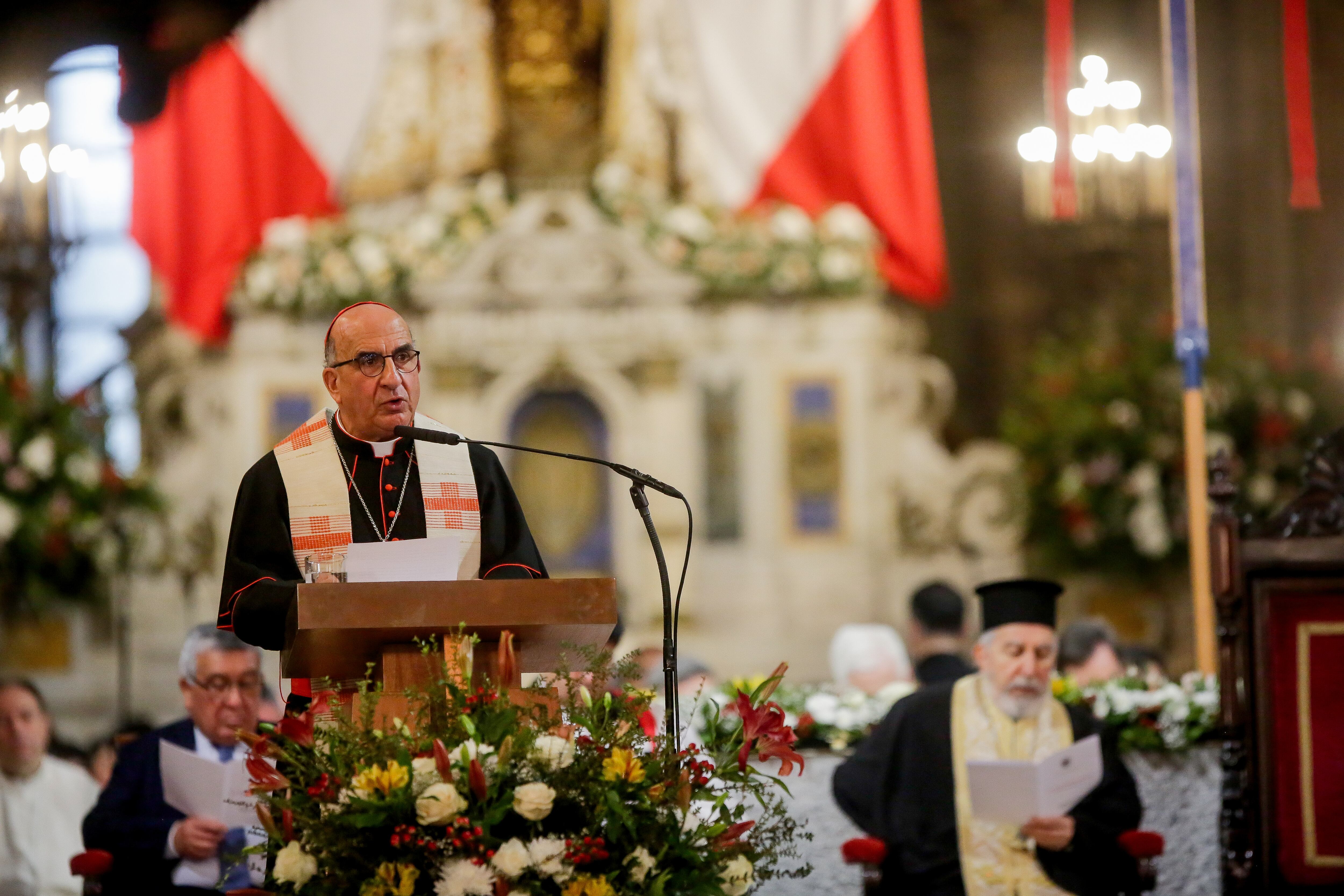 18 de septiembre de 2026/SANTIAGOEl cardenal Fernando Chomali es fotografiado al interior de la Catedral Metropolitana, durante el Te Deum Ecuménico en homenaje a las fiestas patrias.
FOTO: HANS SCOTT/AGENCIAUNO