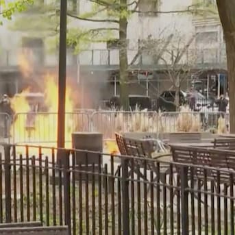 Un hombre se quema a lo bonzo frente al tribunal donde se juzgará a Donald Trump en Nueva York