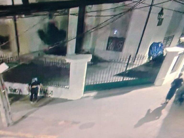 Desconocidos rayaron «La Moneda Chica», sede del Presidente electo Gabriel Boric