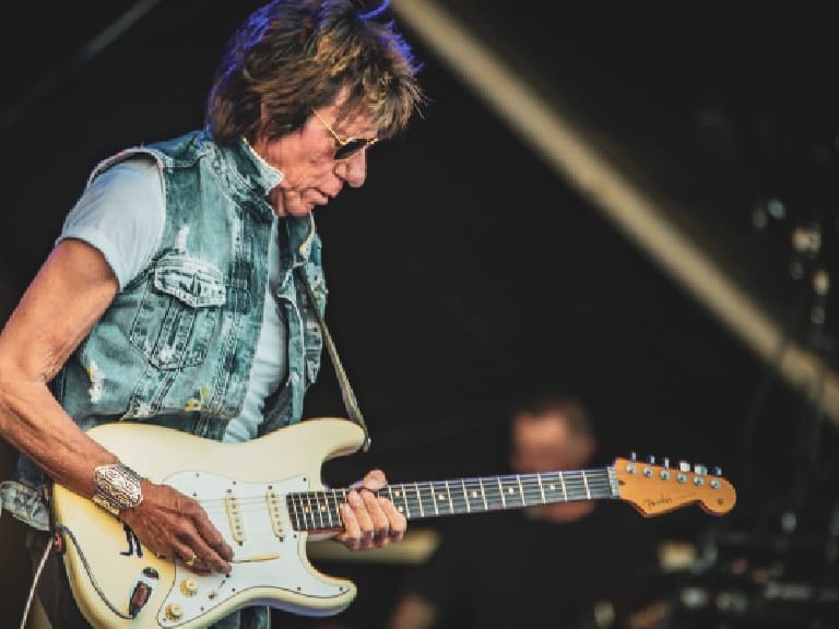 Jeff Beck, leyenda de la guitarra, muere a los 78 años