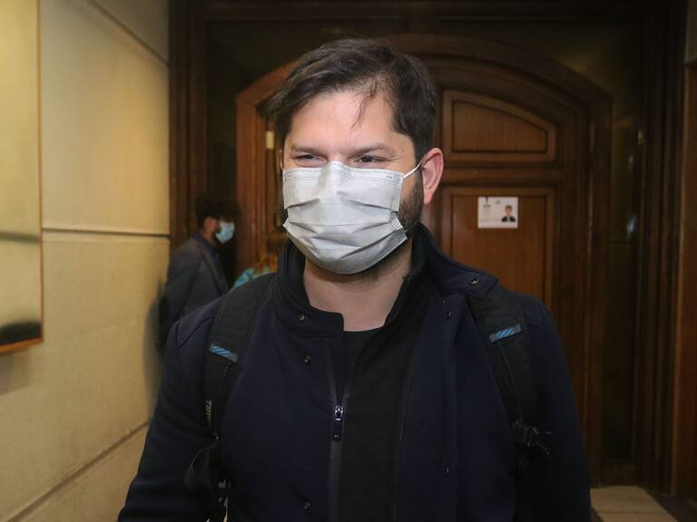 Gabriel Boric condenó difusión de una ficha médica falsa con su nombre