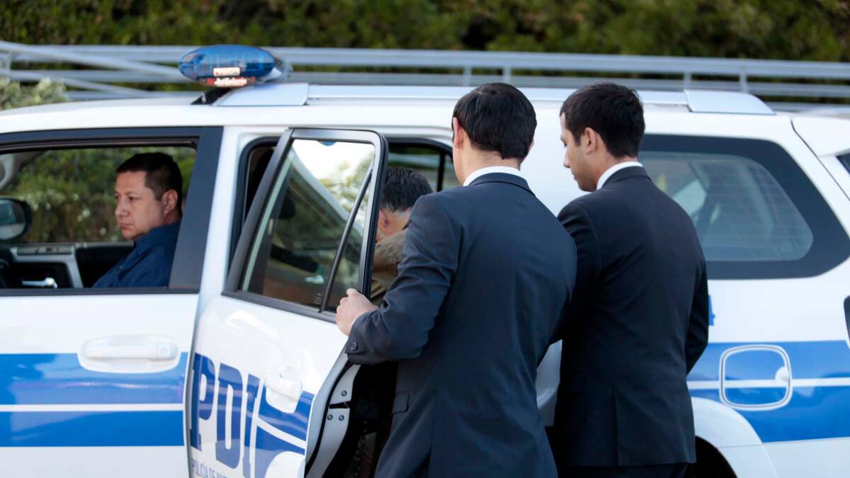 Detienen a pareja que atacó con una tijera a un hombre al interior de una micro en Puente Alto