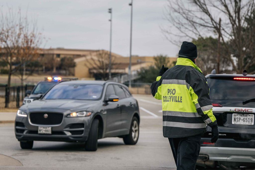 Policías y el FBI concurren a la sinagoga donde hay rehenes en Colleyville